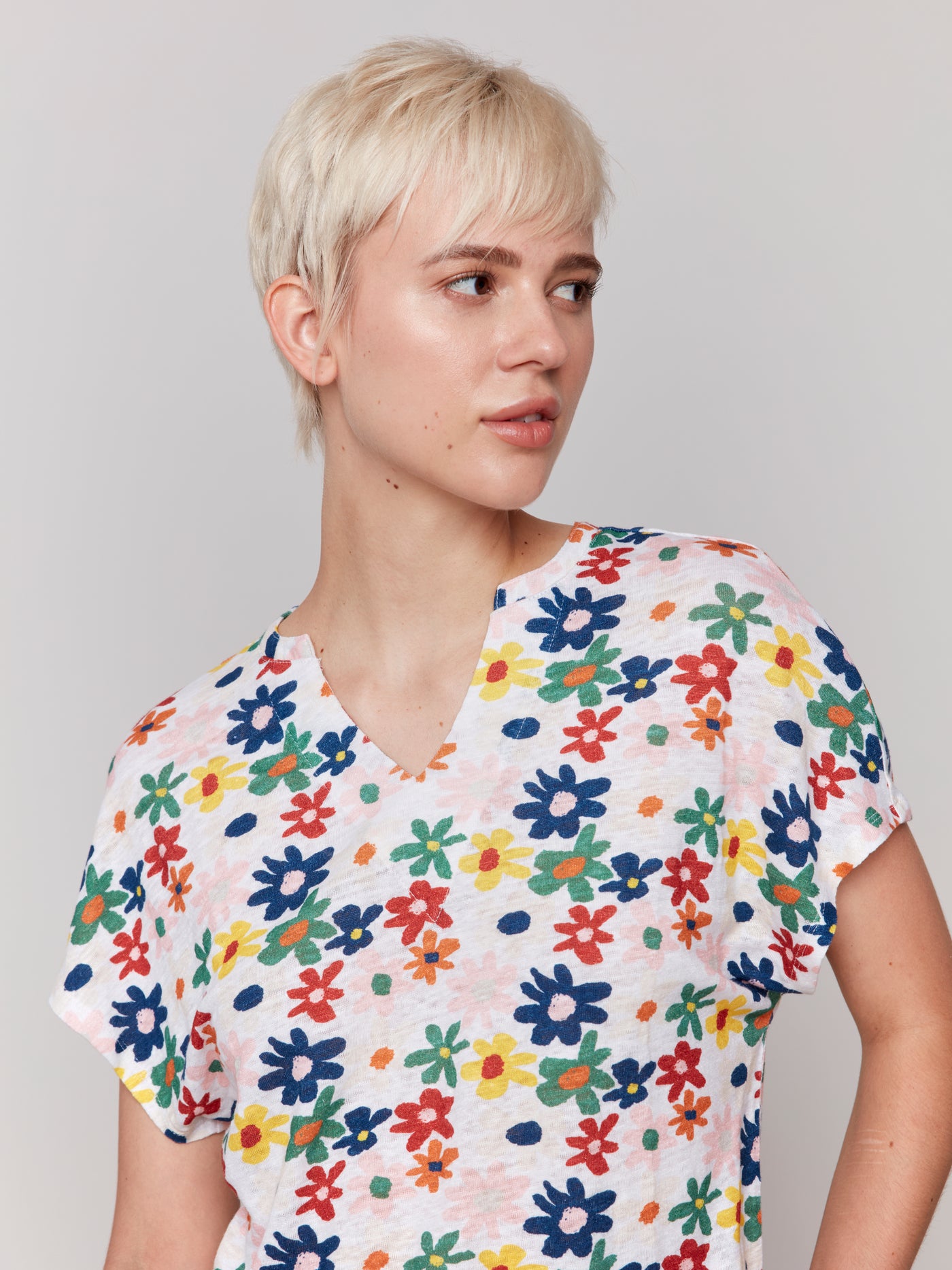 Charlie B Top - V-Neck Tee - Daisies