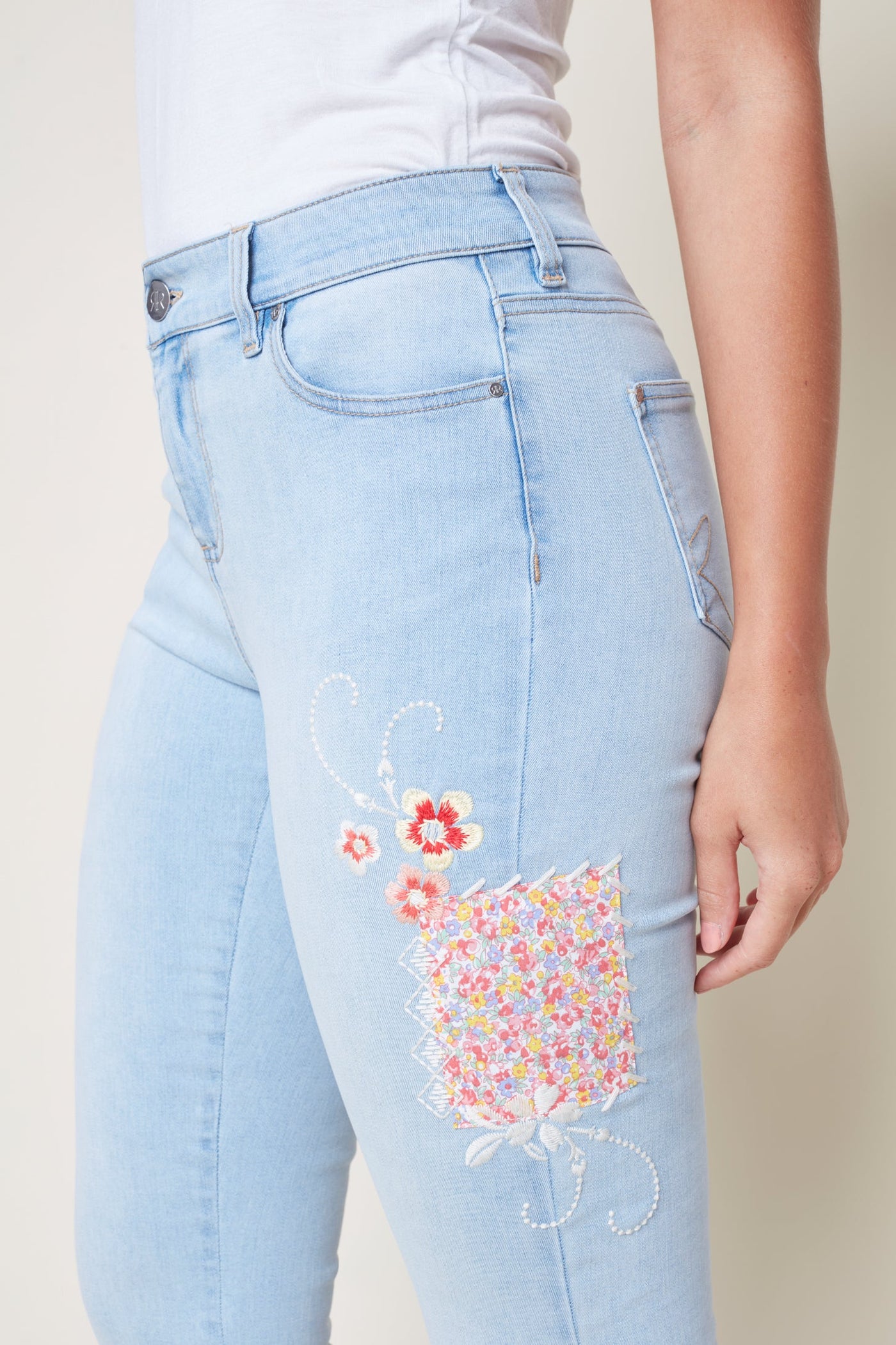 Renuar Pant - Floral Motif Crop - Bleached Wash